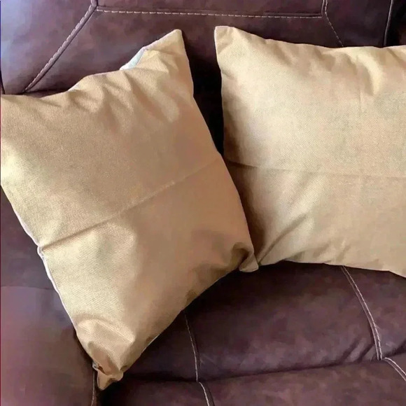 2 decor cushions New 18” by 18” - Picture 2 of 3